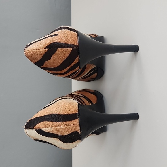 Nine West Rocha tiger print heels size 6 animal print. Like new condition - Picture 3 of 5